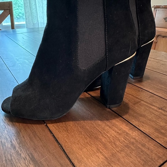 White House Blqck Market black suede peep toe booties Size 7 - Picture 8 of 8